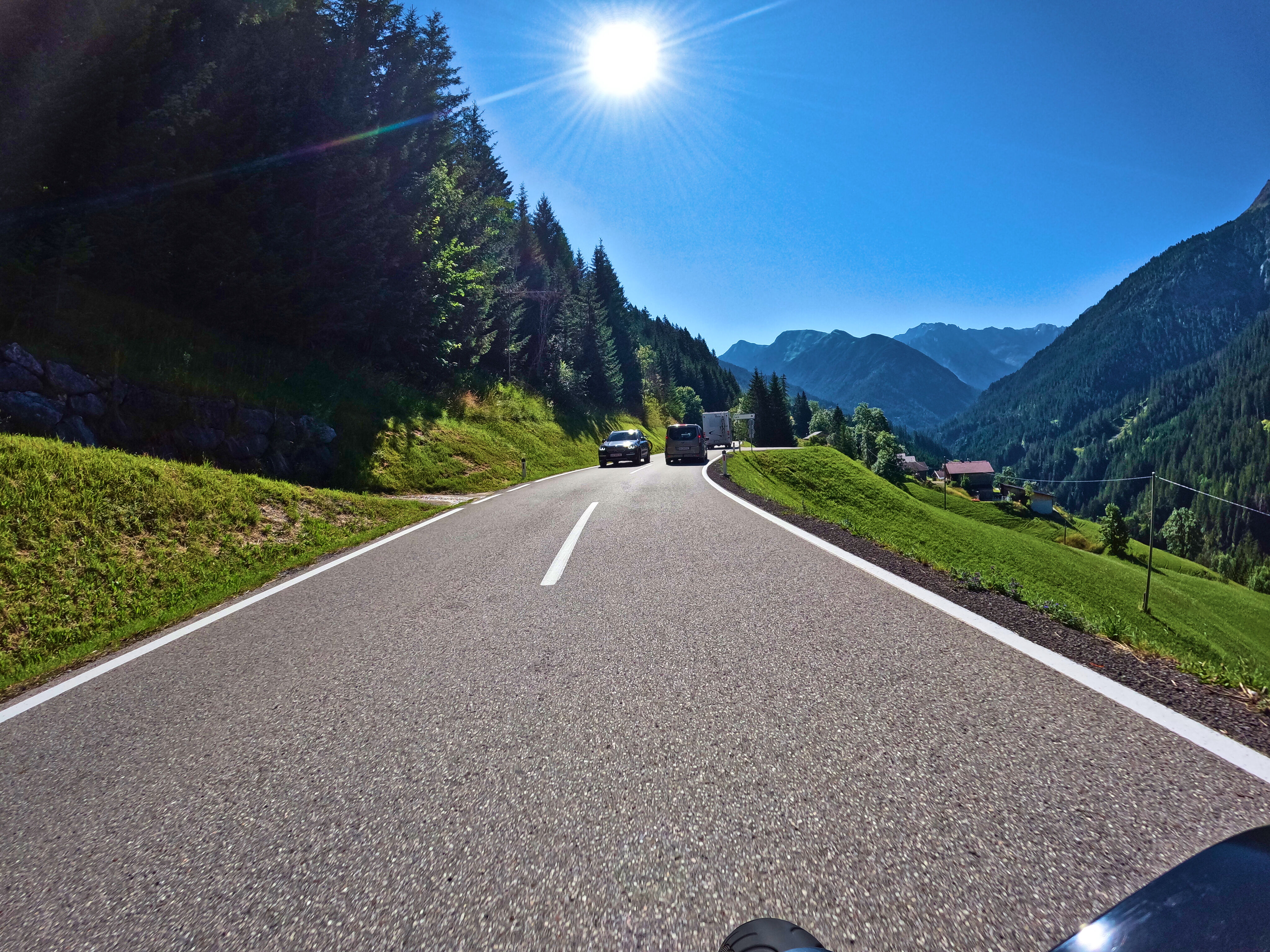 Hinter Wohnmobilen &hellip;