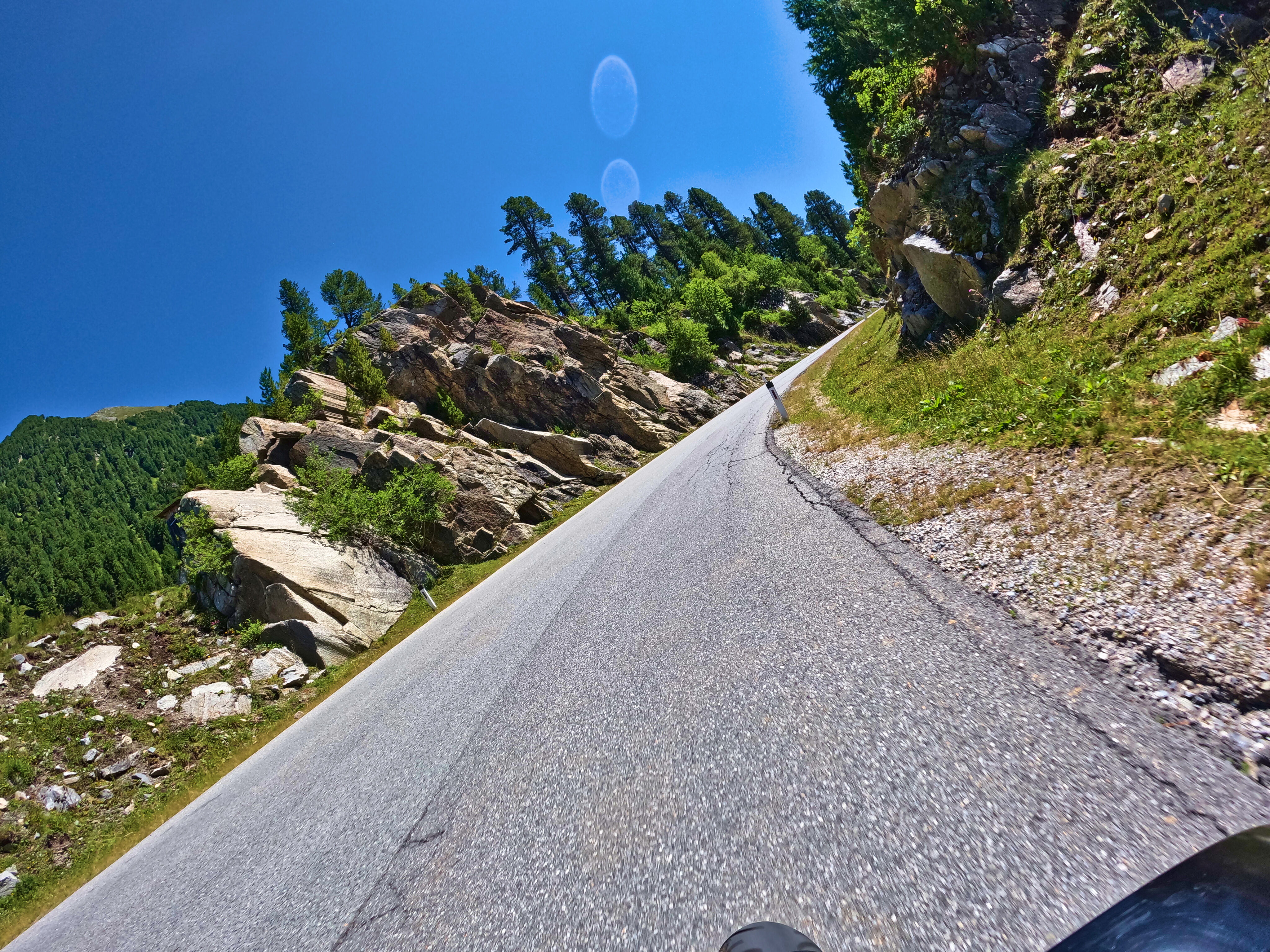 Zwischen Felsen hindurch