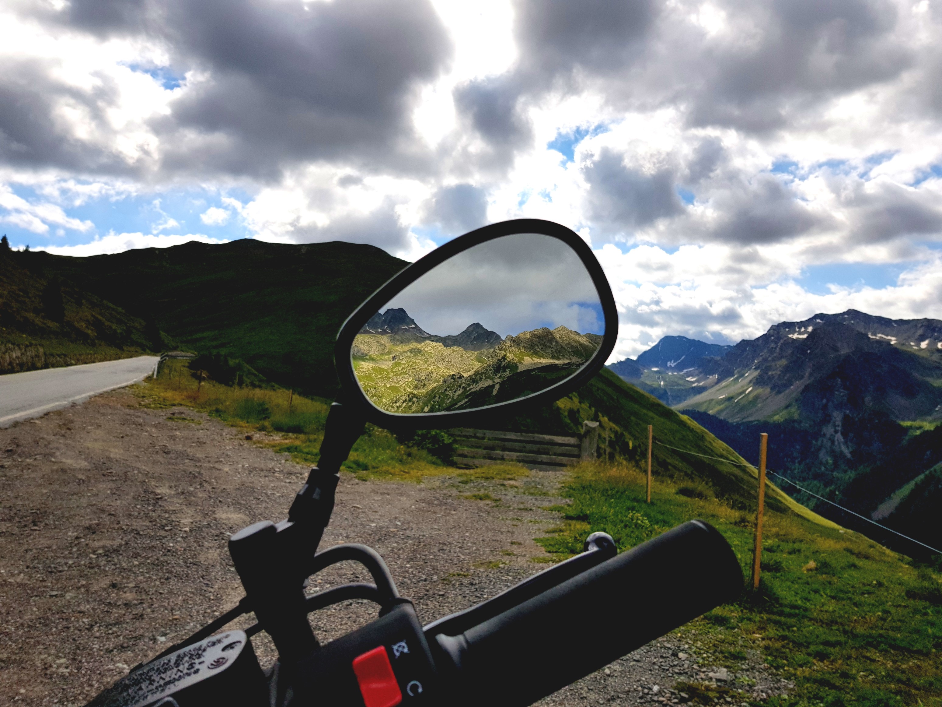 Vorne Wolken, hinten Wolken. Kein Regen.