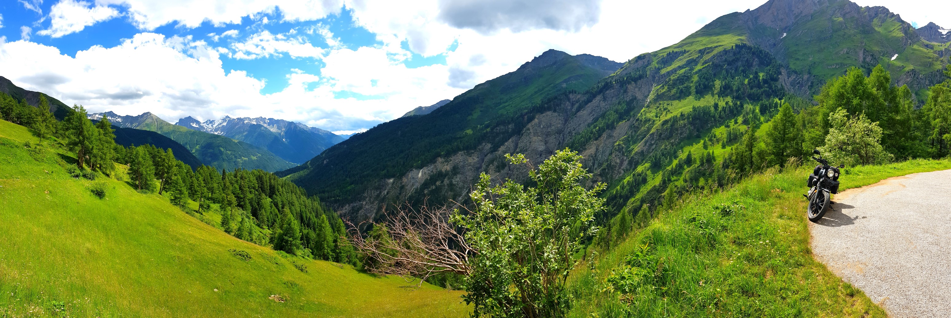 Parkplatz mit Aussicht auf den Nationalpark Hohe Tauern