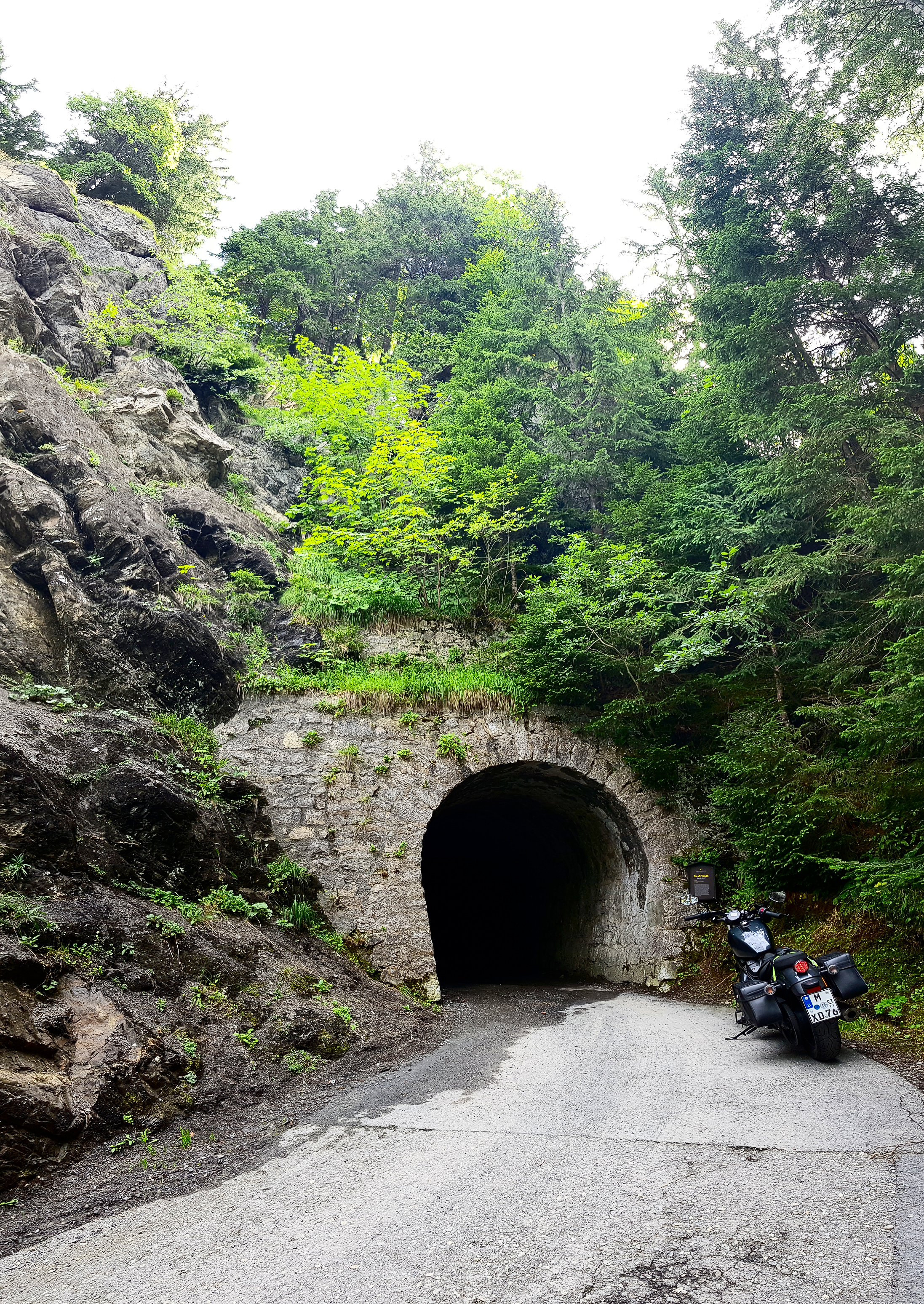 &hellip; und alter Tunnel