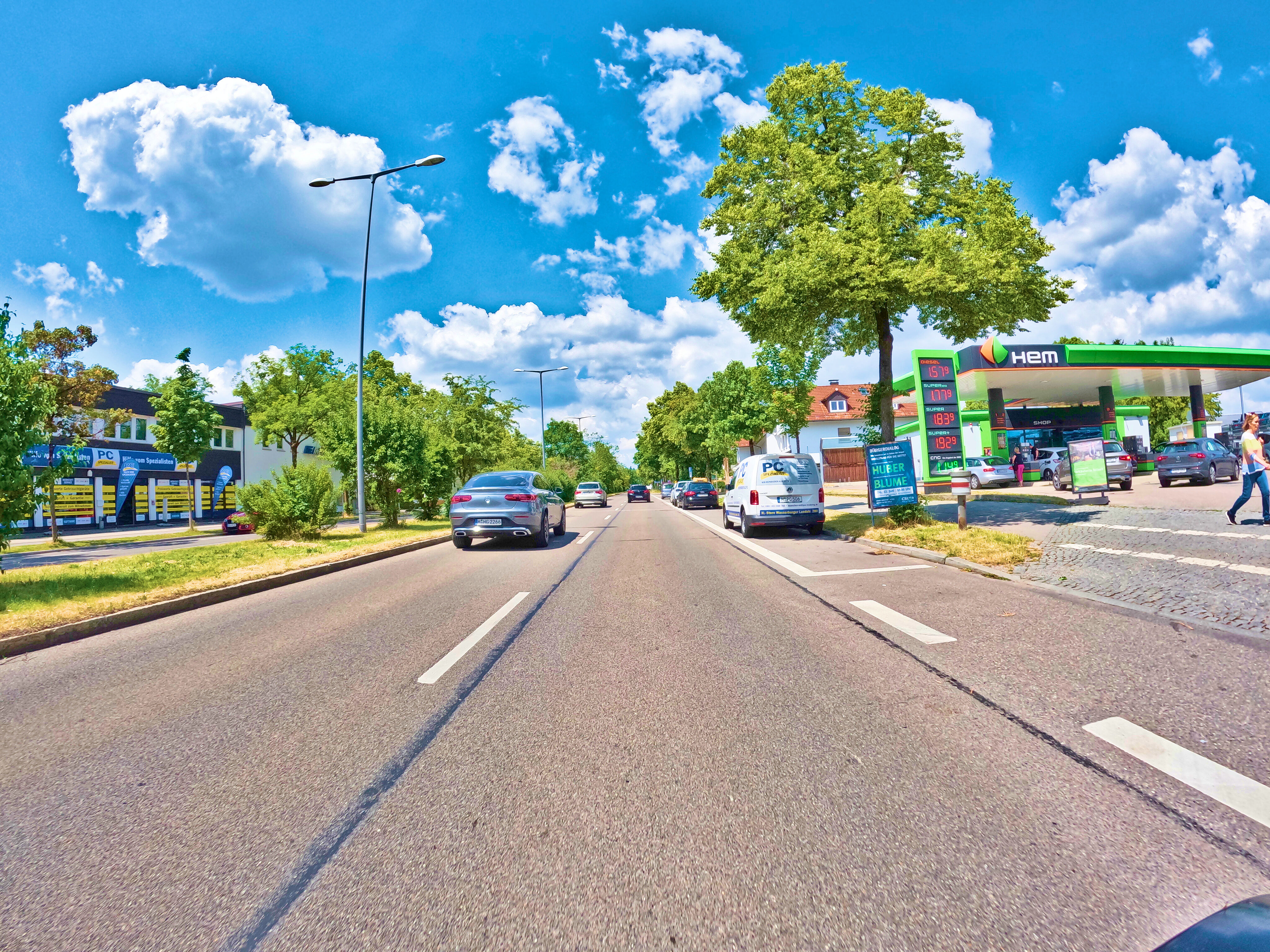 Vorbei an der heimischen Tankstelle &hellip;