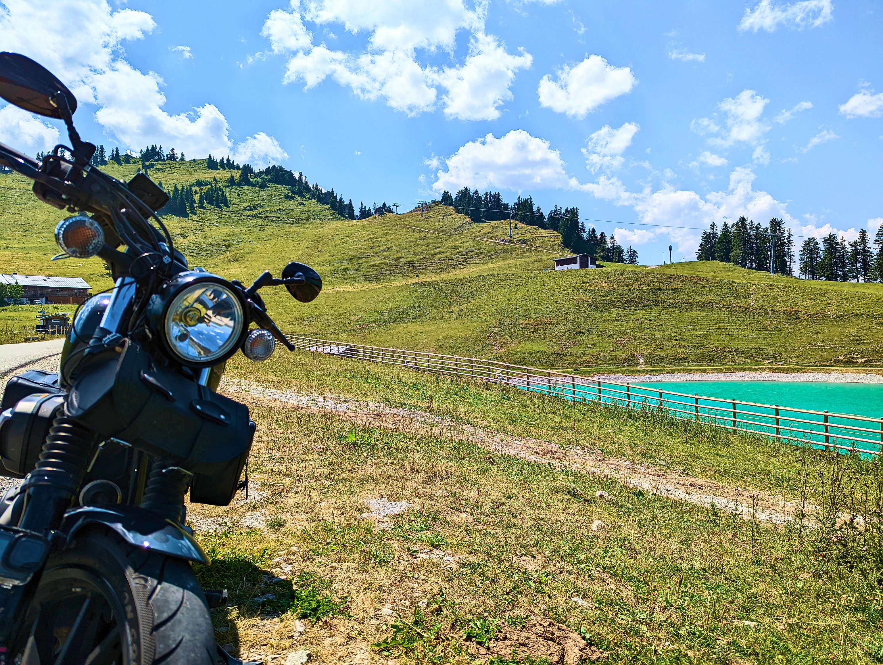 Bolt verschwommen, Hintergrund scharf